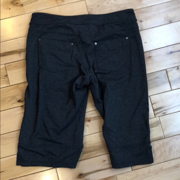 Athleta Metro Shorts MT - Picture 5 of 7